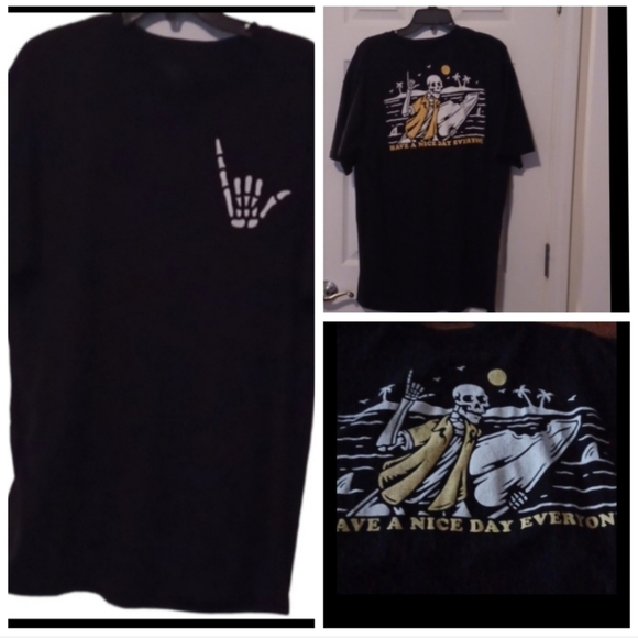 💙🌺Call Your Mom Black T-Shirt with Skeleton Hand Design - Picture 1 of 9